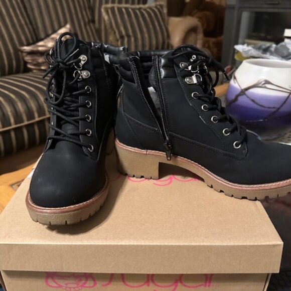 hiking boots - Picture 1 of 4